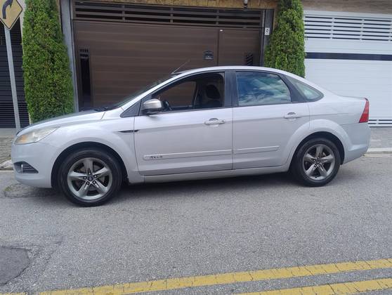 FORD FOCUS 2.0 GLX 16V GASOLINA 4P AUTOMÁTICO FORD FOCUS 2.0 GLX 16V GASOLINA 4P AUTOMÁTICO